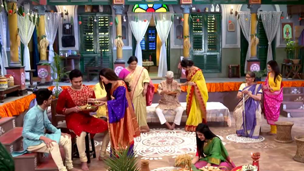 Neem Phooler Madhu Serial porna in traped